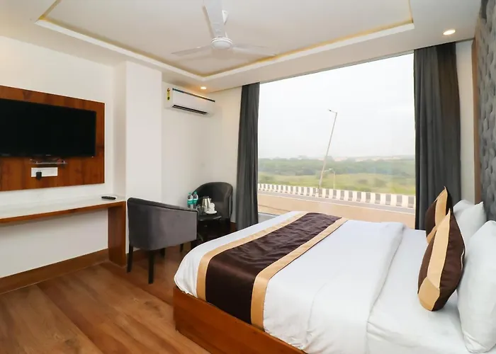 Opo The View, Delhi Airport Hotel New Delhi